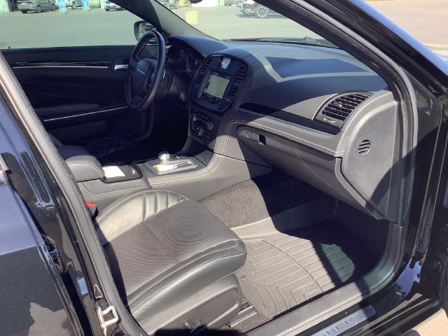 Used 2023 Chrysler 300 C RWD image 36