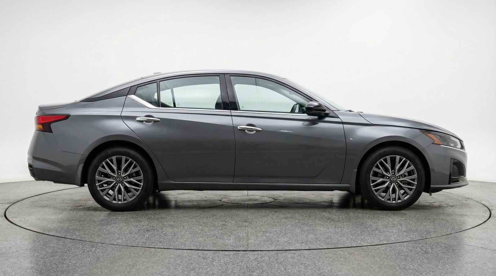 Used 2025 Nissan Altima 2.5 SV FWD image 11