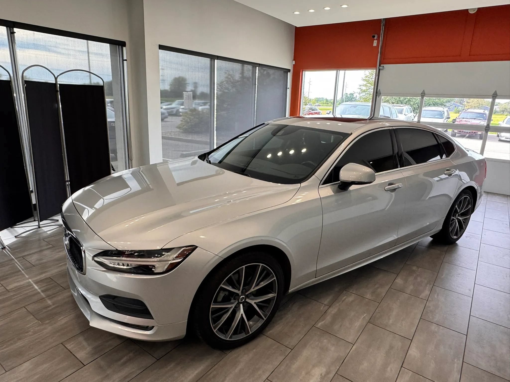 Used 2019 Volvo S90 T5 Momentum FWD image 14