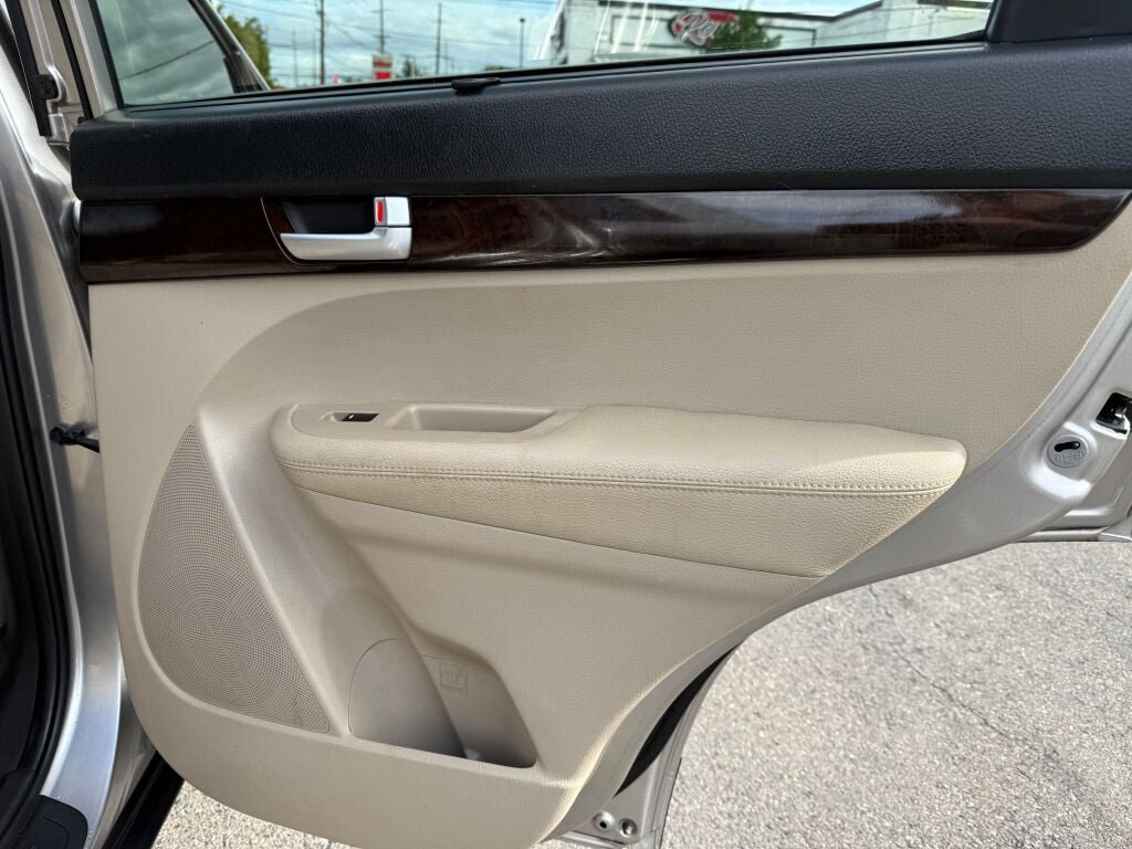 Used 2014 Kia Sorento LX FWD image 23