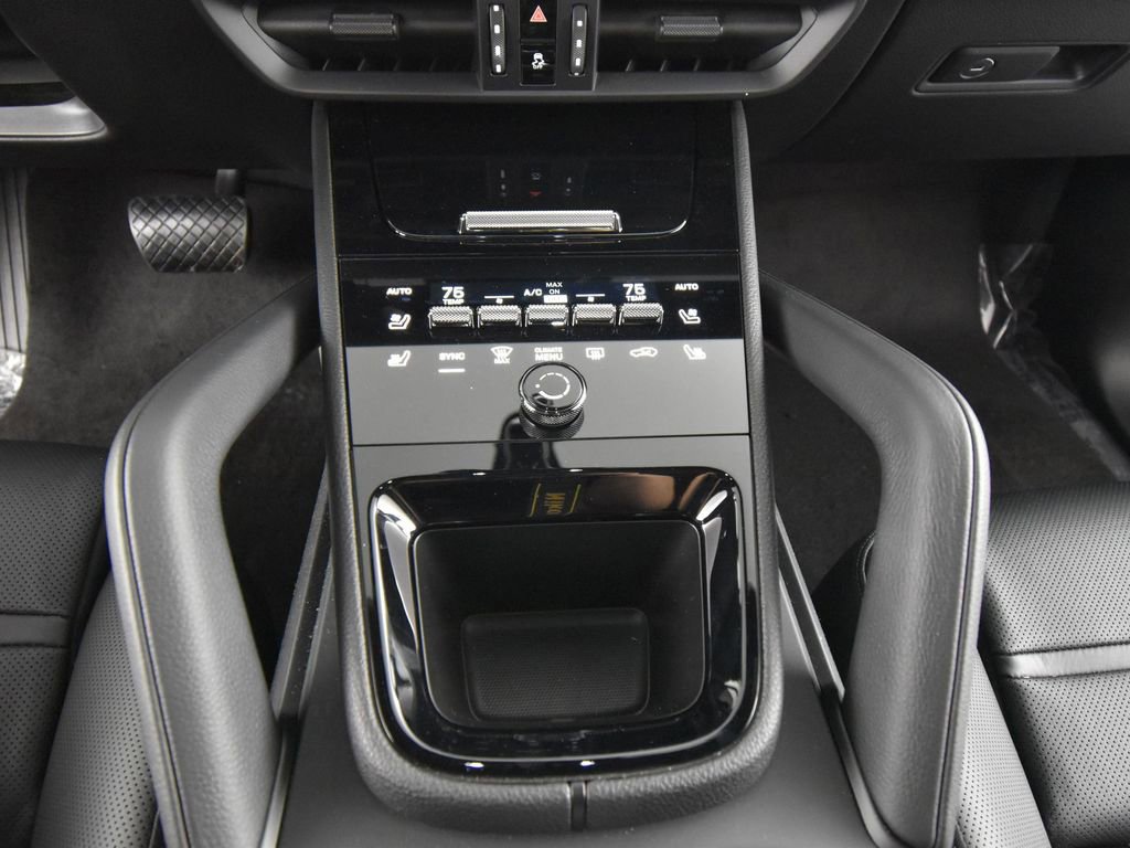 Used 2024 Porsche Cayenne Coupe image 23