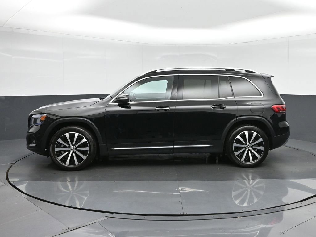 Used 2021 Mercedes-Benz GLB 250 4MATIC w/ Premium Package image 4