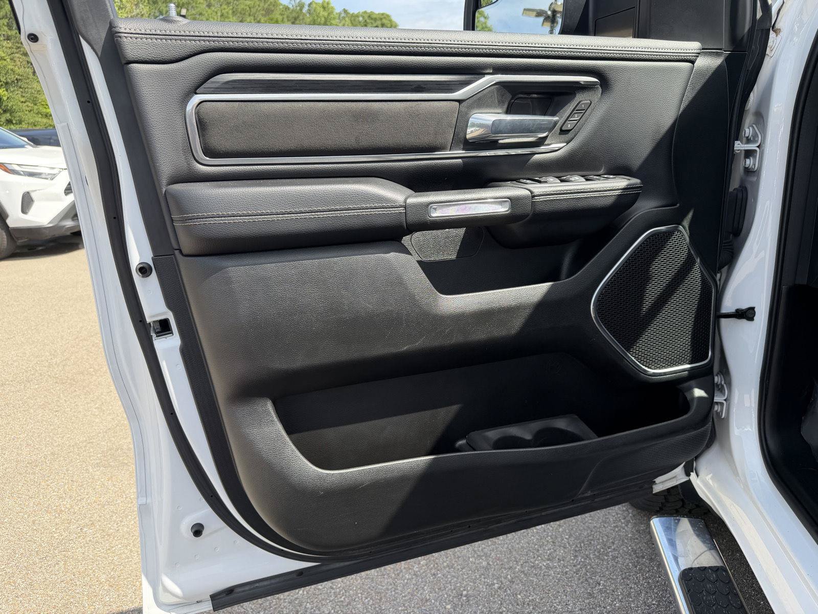 Used 2023 RAM 1500 Laramie AWD/4WD image 16