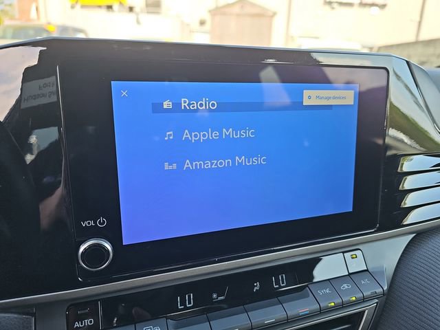 Used 2025 Toyota Camry SE image 24