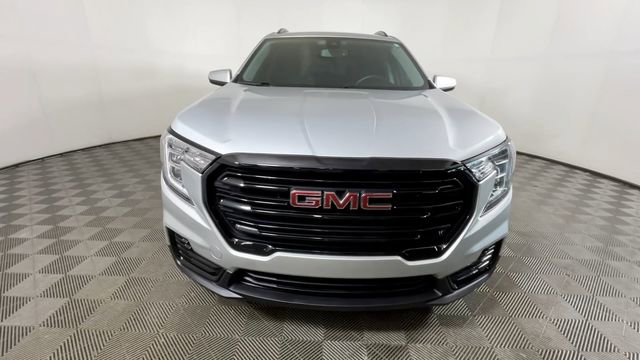 Used 2022 GMC Terrain SLE w/ Driver Convenience Package FWD image 11