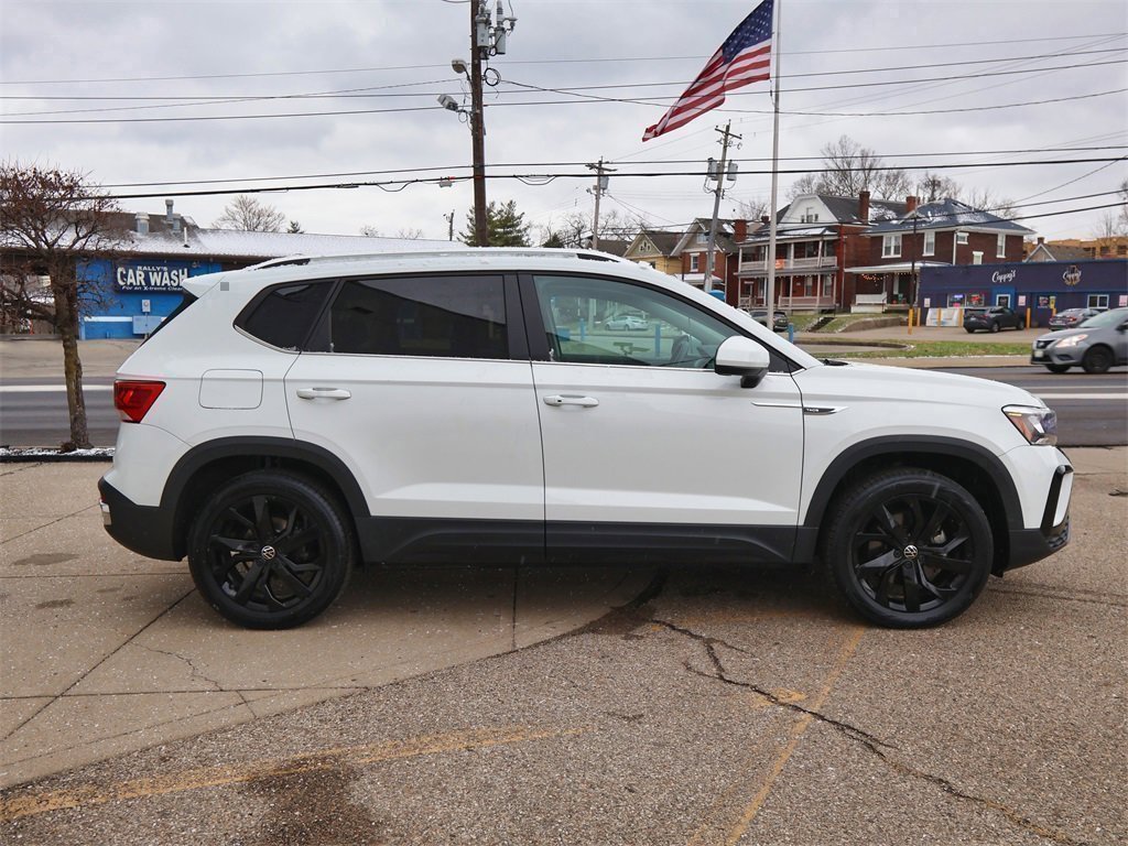 Certified 2022 Volkswagen Taos SE w/ Driver Assistance Package image 6