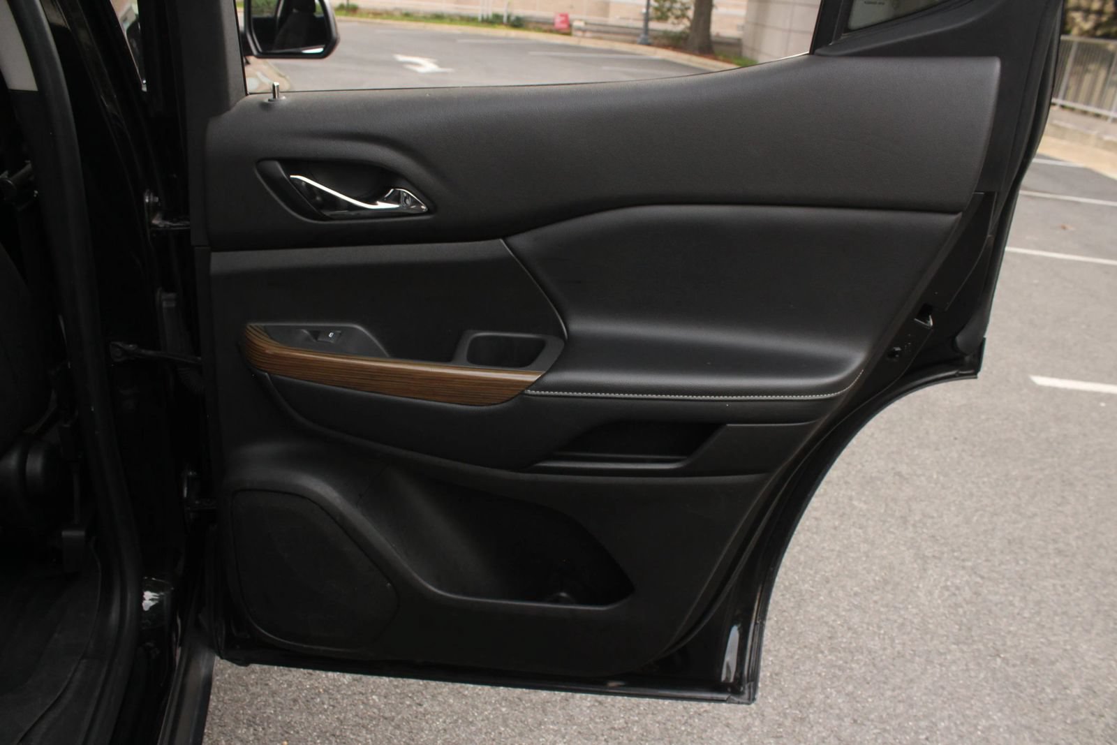 Used 2019 GMC Acadia SLE w/ LPO, Floor Liner Package FWD image 24