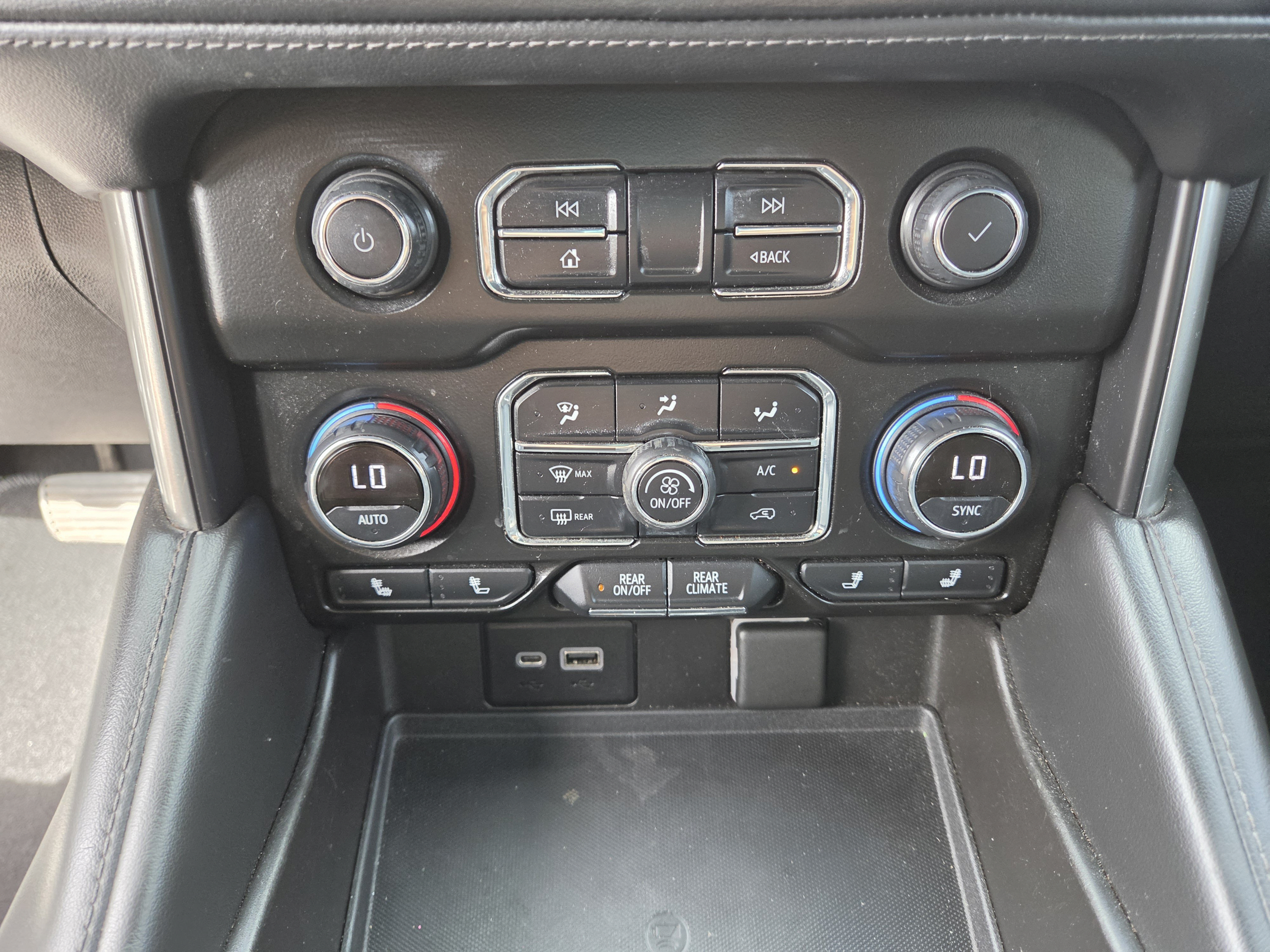 Used 2021 Chevrolet Suburban Z71 w/ Rear Media and Nav Package AWD/4WD image 16