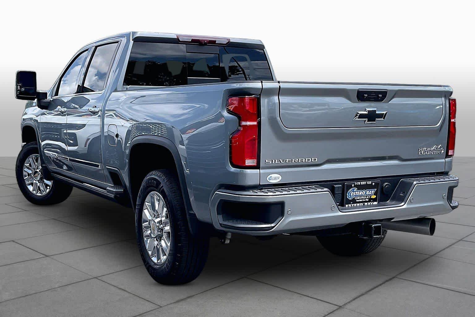 Used 2025 Chevrolet Silverado 2500 High Country w/ Technology Package AWD/4WD image 12