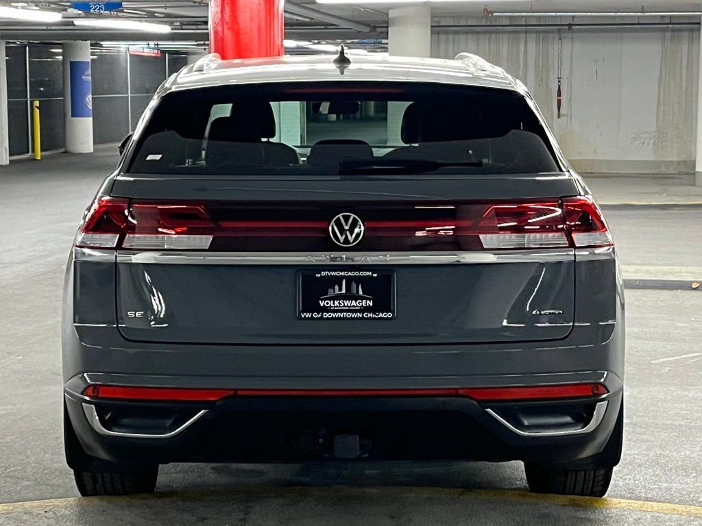 Used 2024 Volkswagen Atlas Cross Sport SE w/ Panoramic Sunroof Package image 33