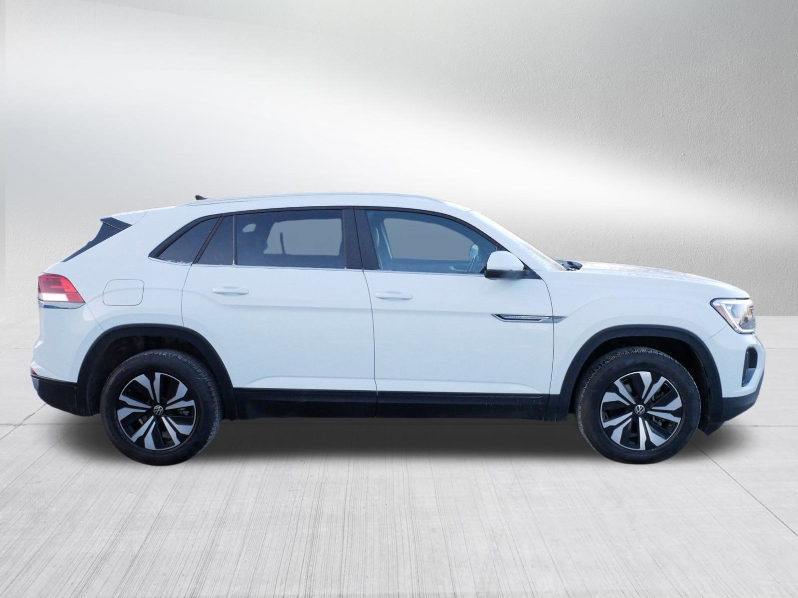 Certified 2024 Volkswagen Atlas Cross Sport SE image 8