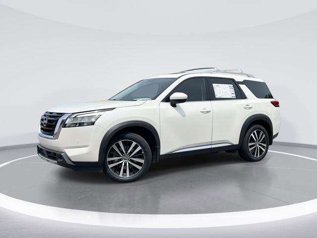 Used 2024 Nissan Pathfinder Platinum w/ Cargo Package
