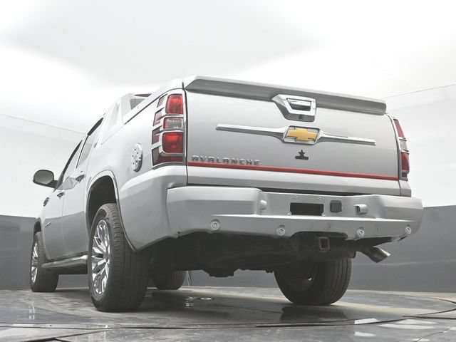 Used 2013 Chevrolet Avalanche LT AWD/4WD image 41