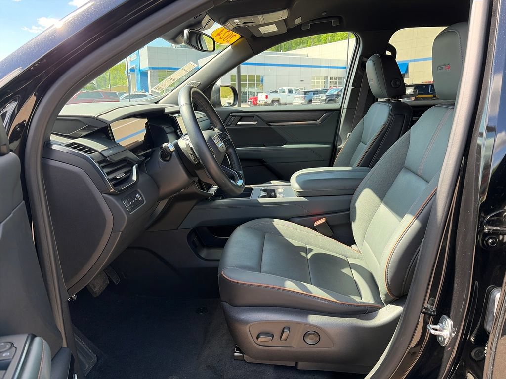Used 2024 GMC Acadia AT4 w/ Luxury Package AWD/4WD image 18
