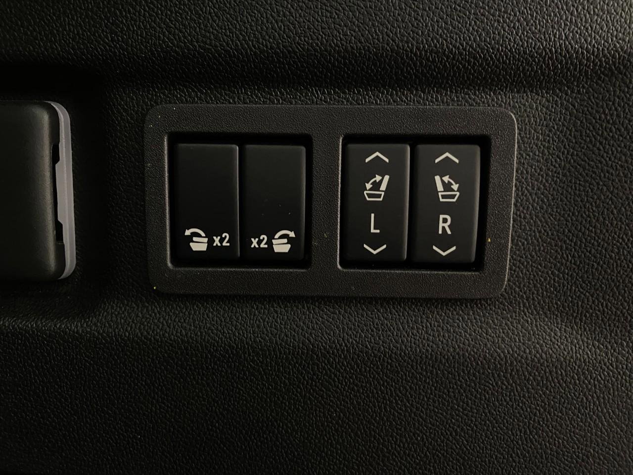Used 2025 GMC Yukon XL Denali w/ Sun & Power Step Package image 7