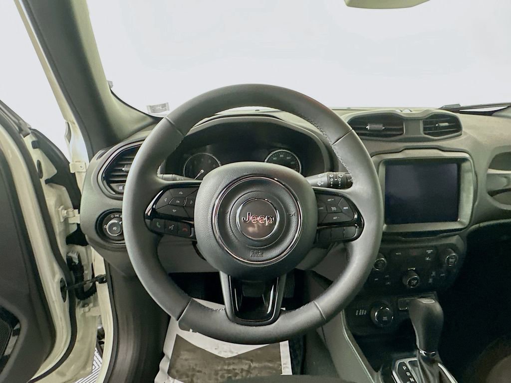 Used 2022 Jeep Renegade Altitude image 11