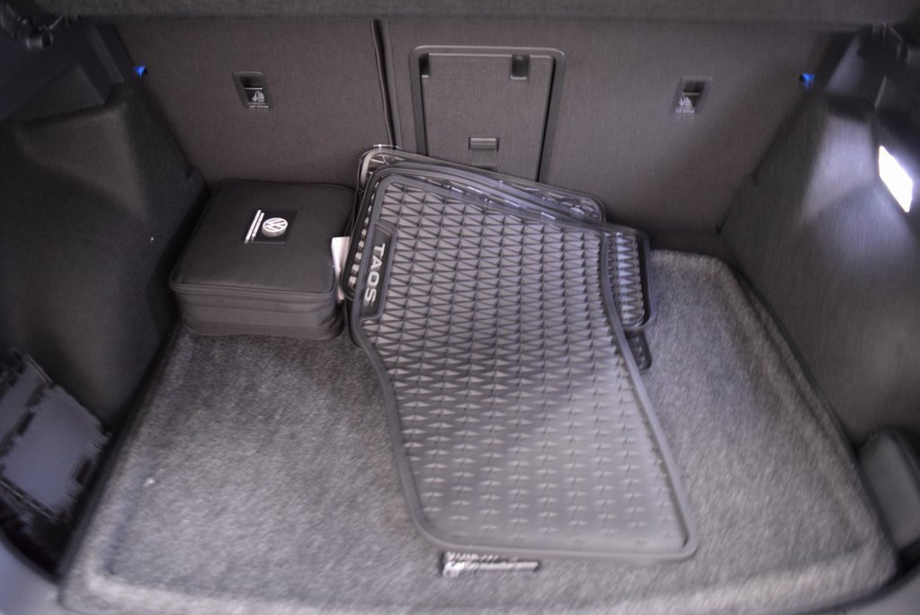 New 2025 Volkswagen Taos SEL image 10