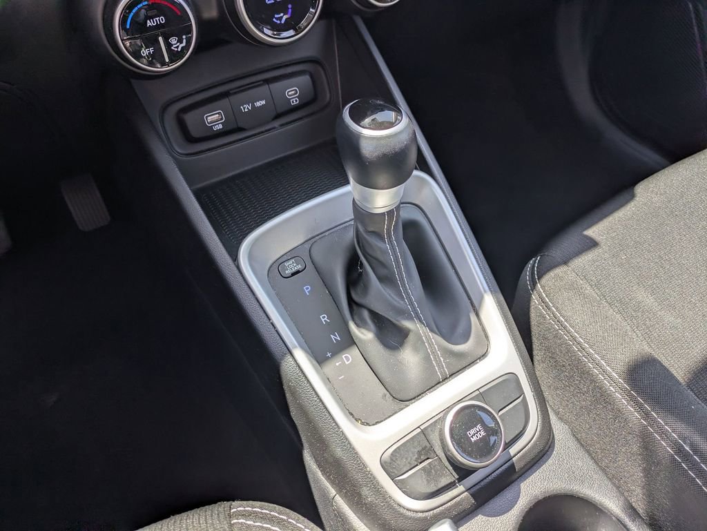 Used 2025 Hyundai Venue SEL FWD image 19