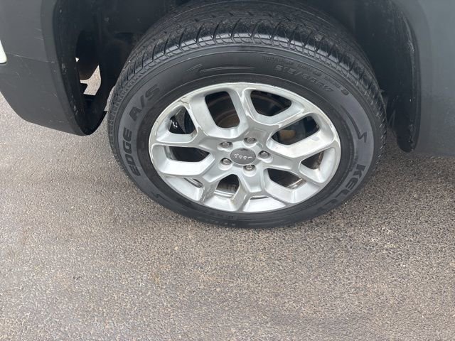 Used 2017 Jeep Renegade Latitude image 39