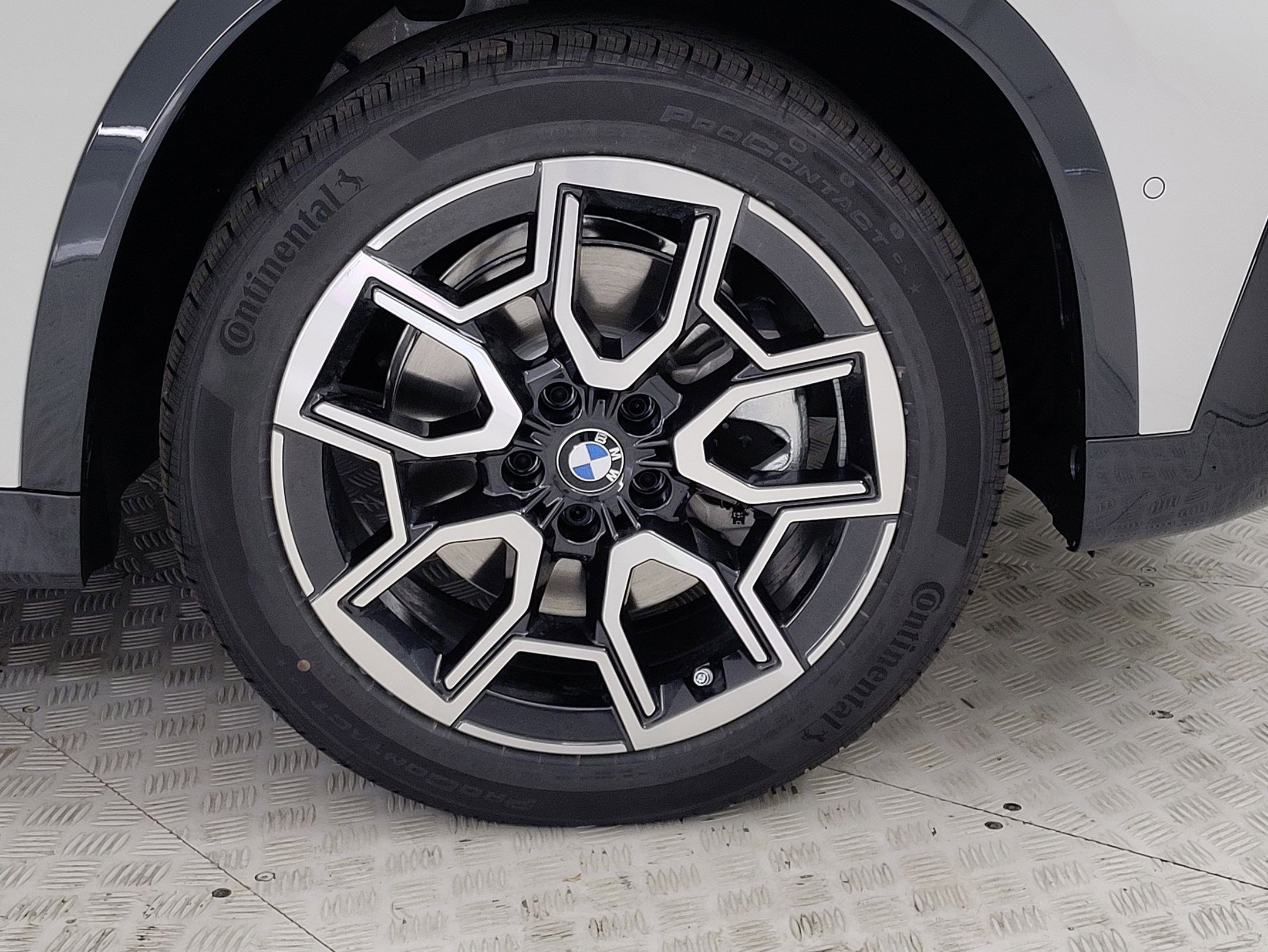 Used 2026 BMW X1 xDrive28i image 4