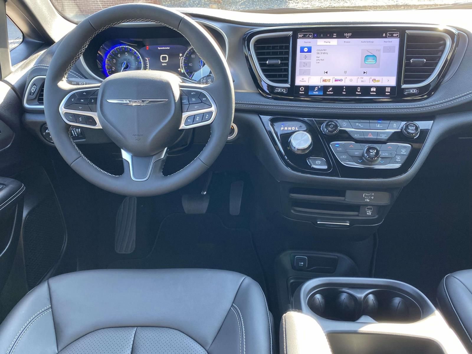 New 2026 Chrysler Pacifica Select AWD/4WD image 11