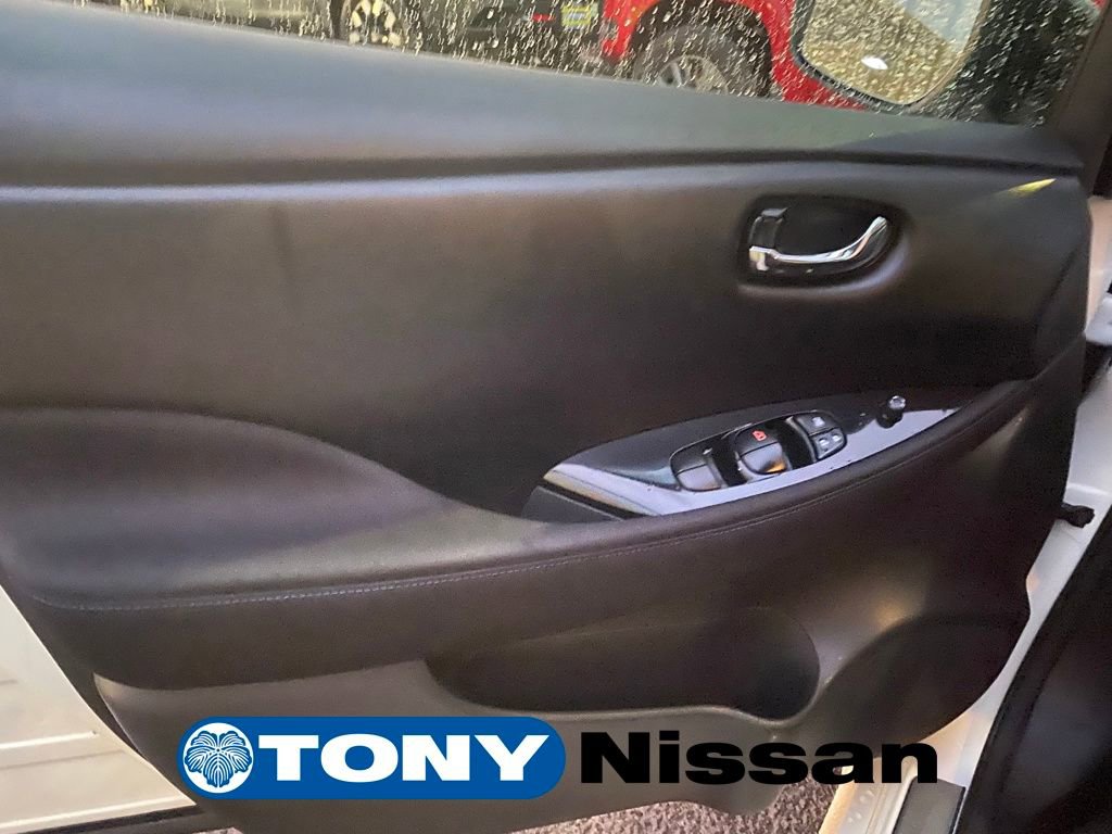 Used 2020 Nissan Leaf SV w/ SV Technology Package image 13