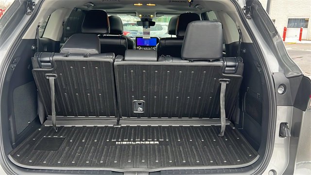 Certified 2025 Toyota Highlander Limited image 28