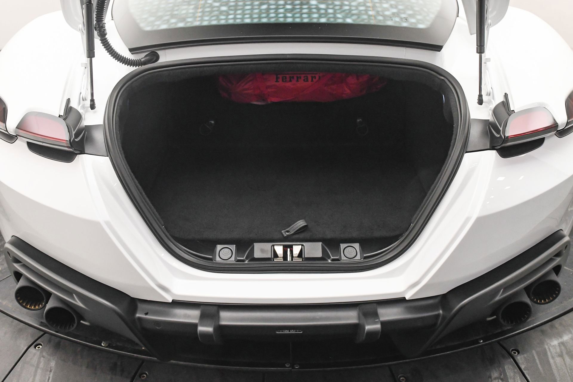 Used 2024 Ferrari Roma image 8