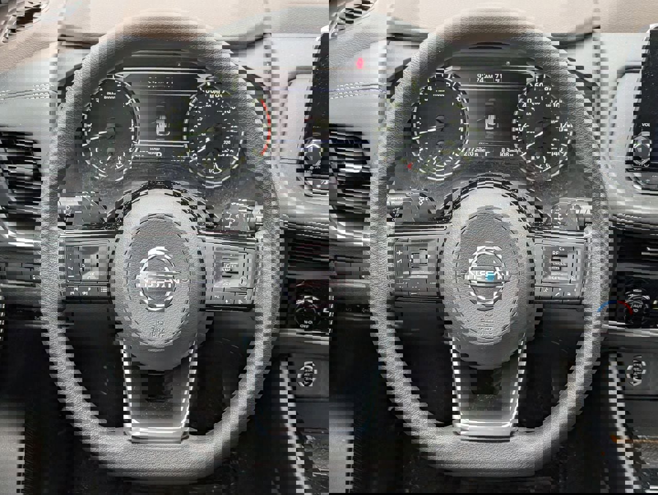 Used 2023 Nissan Rogue SV image 11