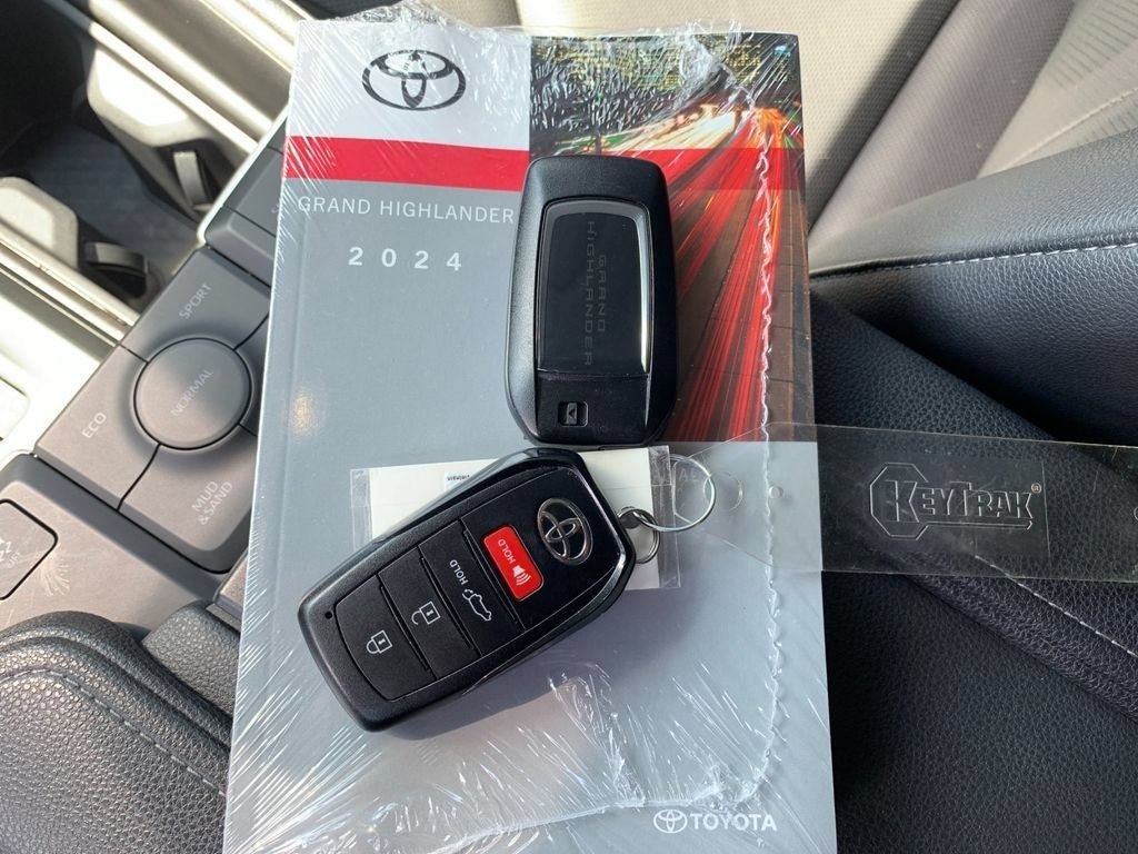 New 2026 Toyota Tacoma TRD Sport AWD/4WD image 8