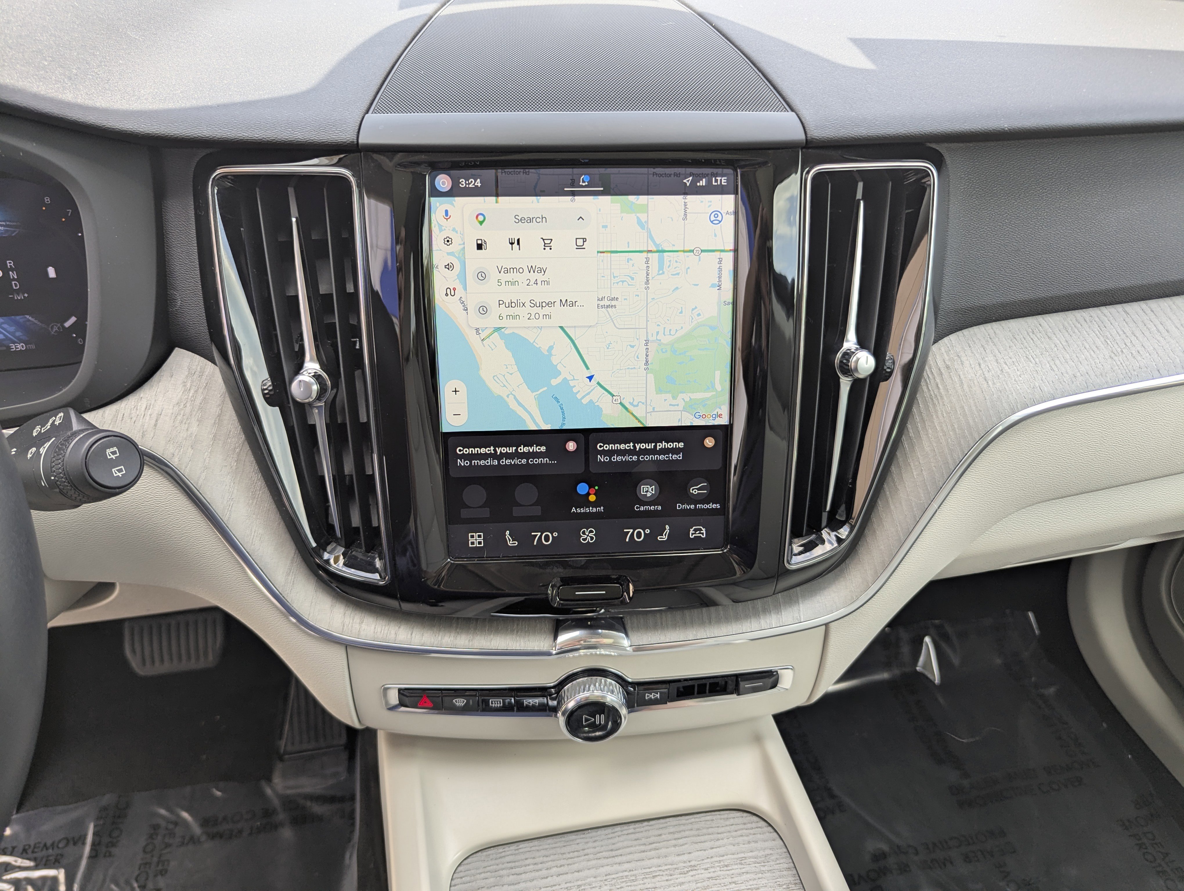 Used 2024 Volvo XC60 B5 Plus w/ Protection Package Premier AWD/4WD image 24