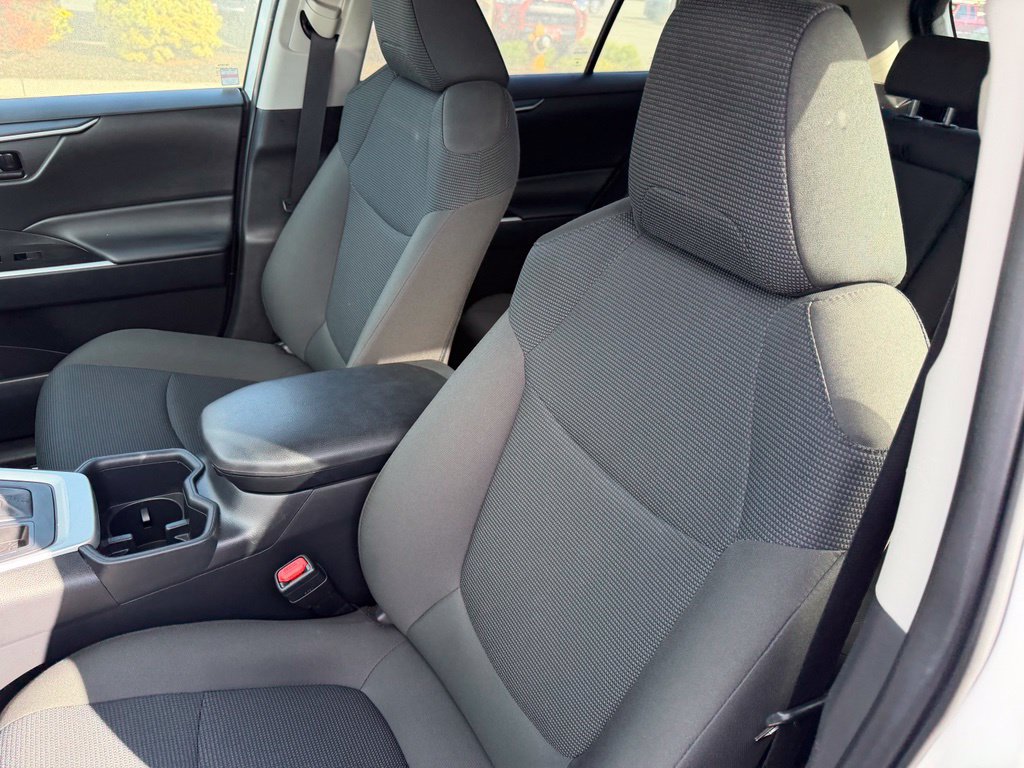 Certified 2025 Toyota RAV4 LE AWD/4WD image 14