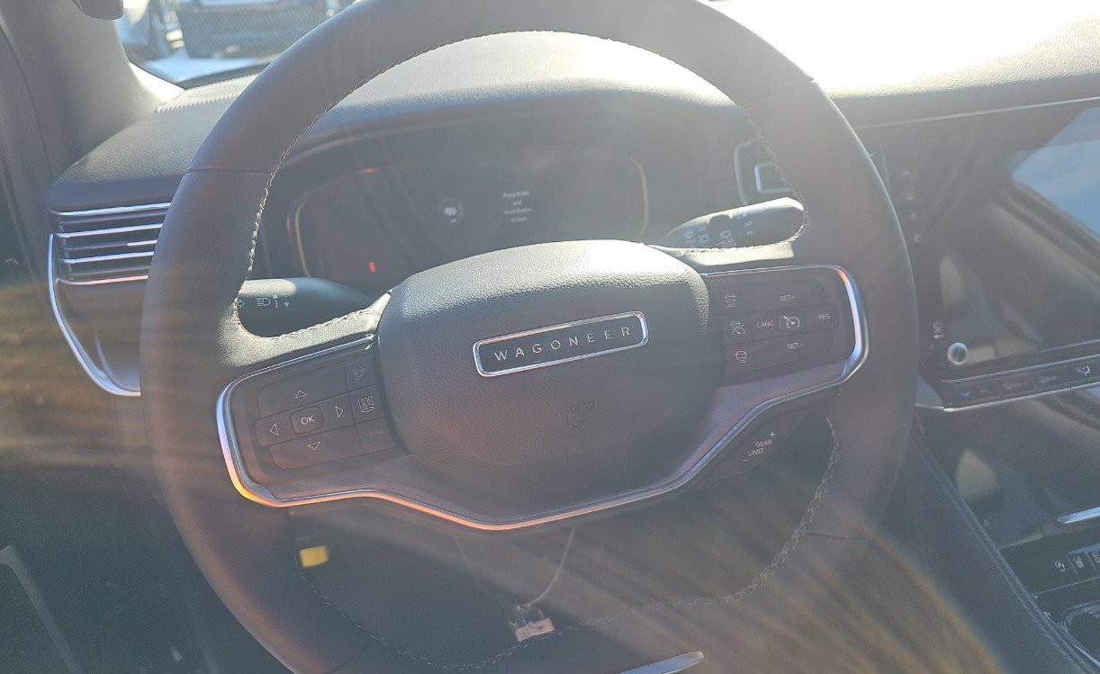 Used 2024 Jeep Wagoneer Series II w/ Convenience Group I image 8