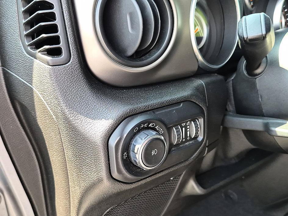 Used 2019 Jeep Wrangler Unlimited Sport S AWD/4WD image 14