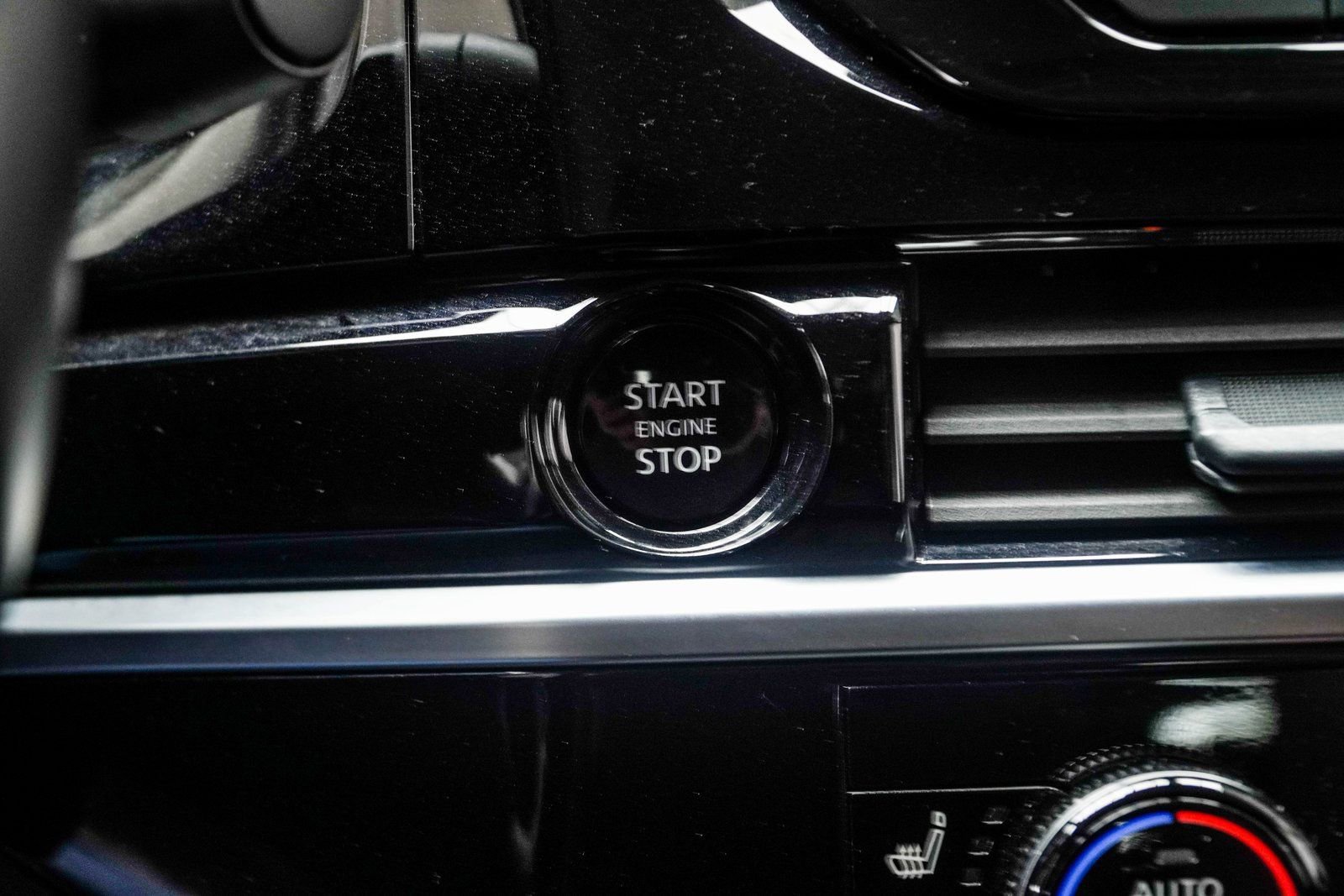 Used 2025 Nissan Pathfinder SV AWD/4WD image 21