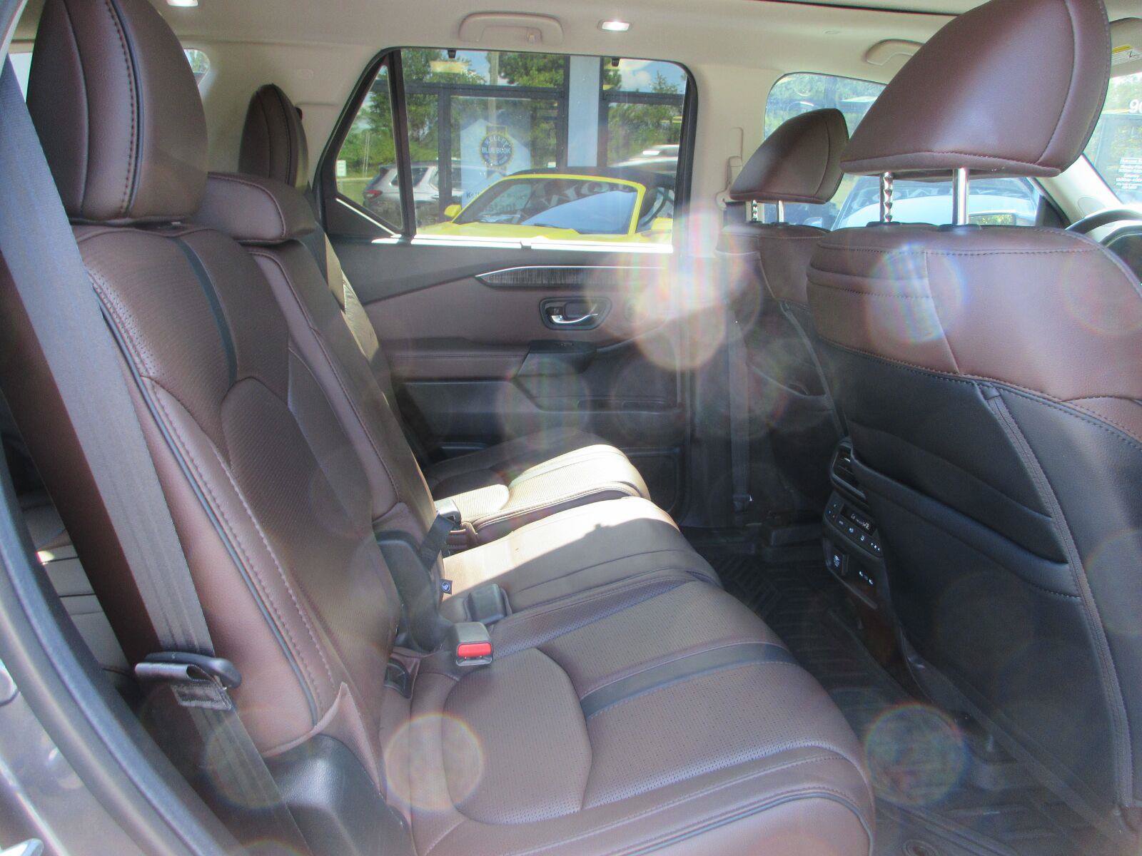 Used 2025 Honda Pilot Elite image 17