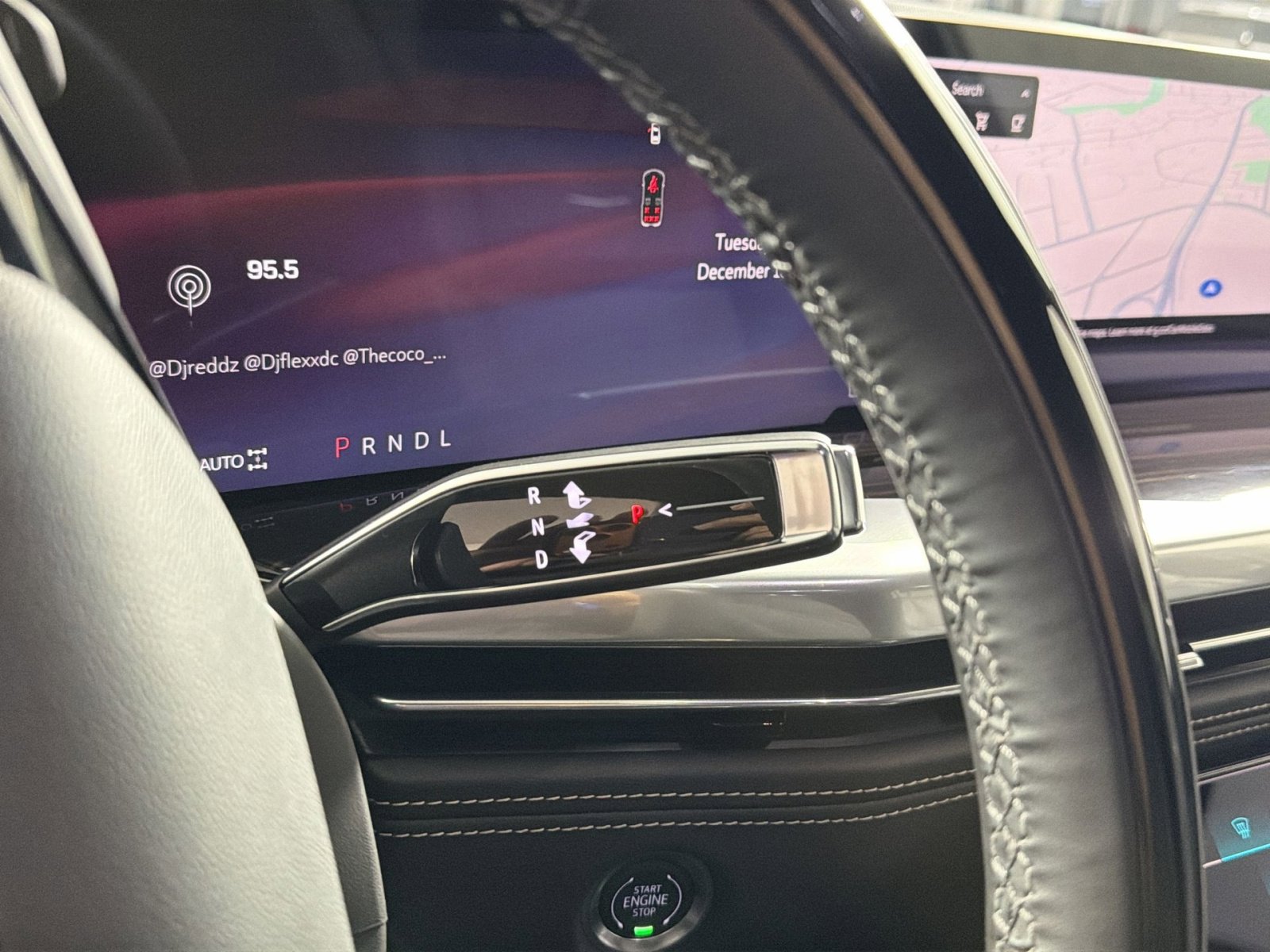 Used 2025 Cadillac Escalade ESV Luxury image 22