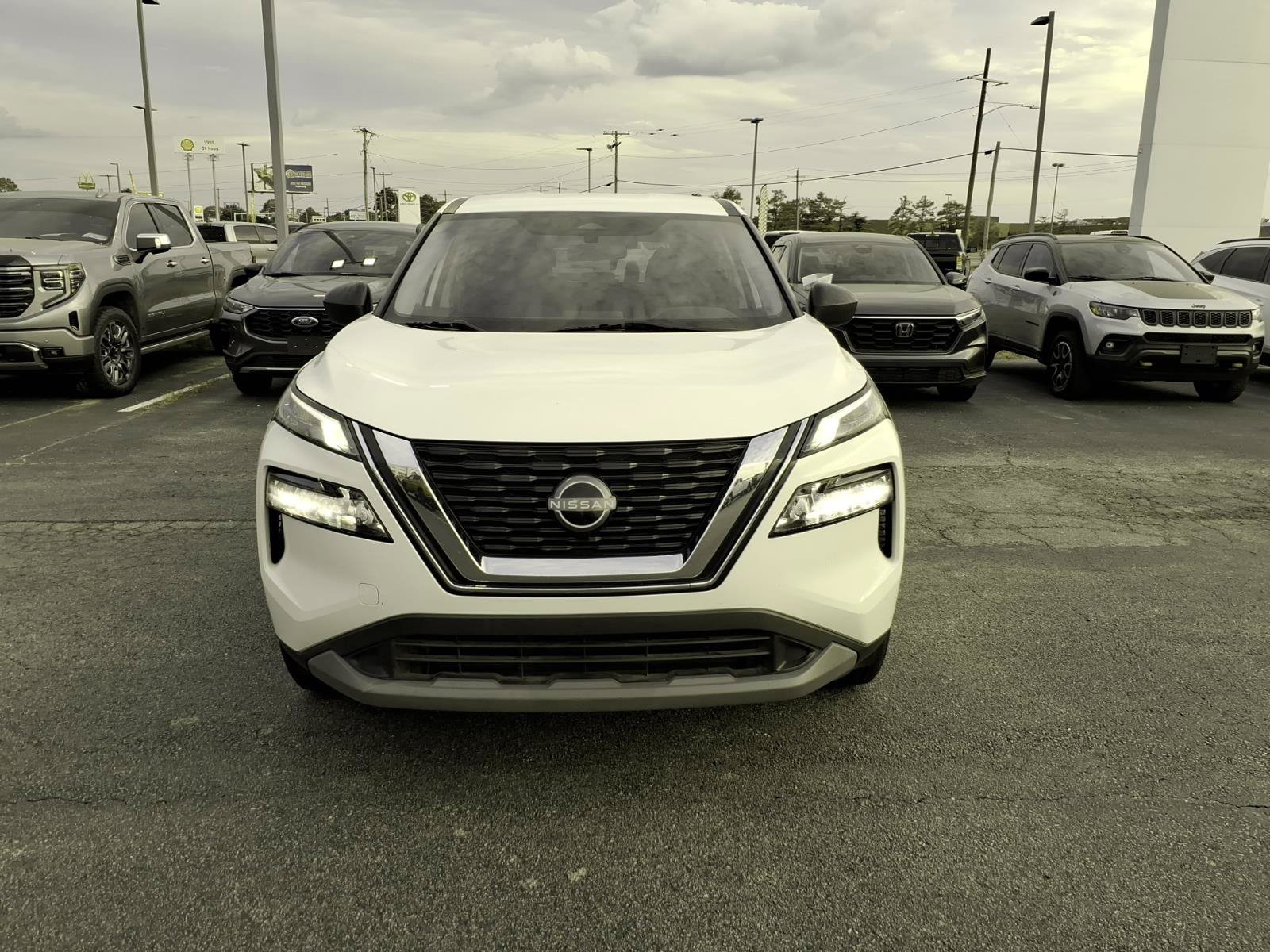 Used 2022 Nissan Rogue S AWD/4WD image 2