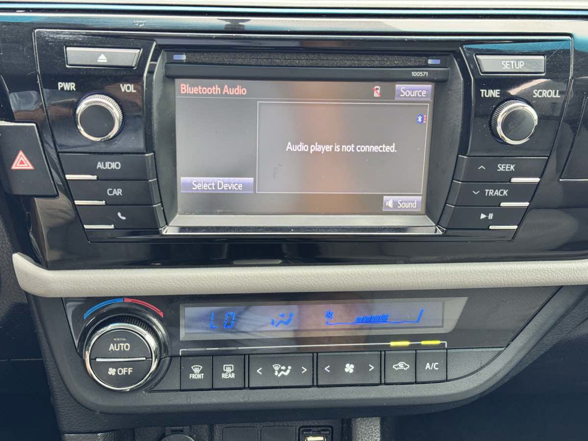 Used 2016 Toyota Corolla LE FWD image 39