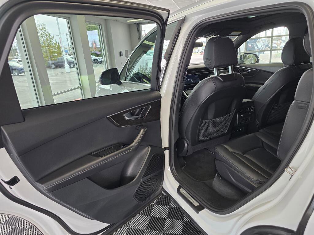 Used 2025 Audi Q7 3.0T Premium Plus image 40