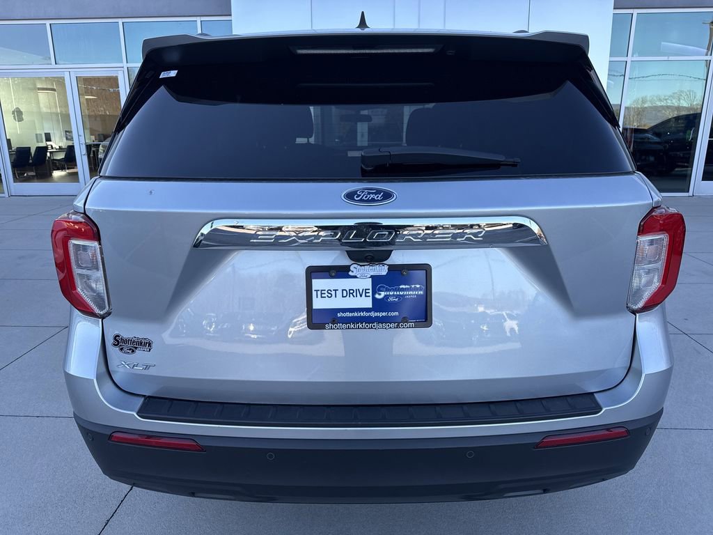Used 2024 Ford Explorer XLT image 6