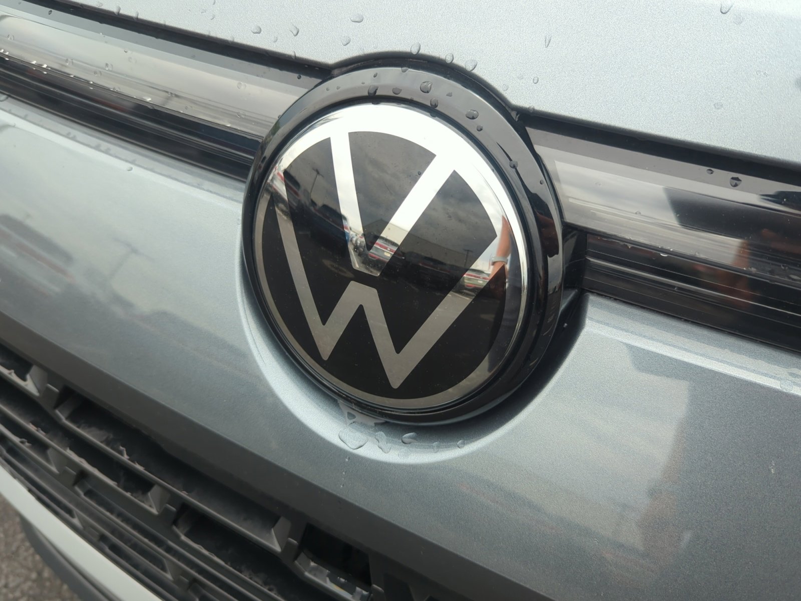 Certified 2025 Volkswagen Tiguan S w/ 18" Wheel Package image 23