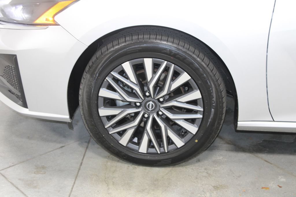 Used 2024 Nissan Altima 2.5 SV image 17