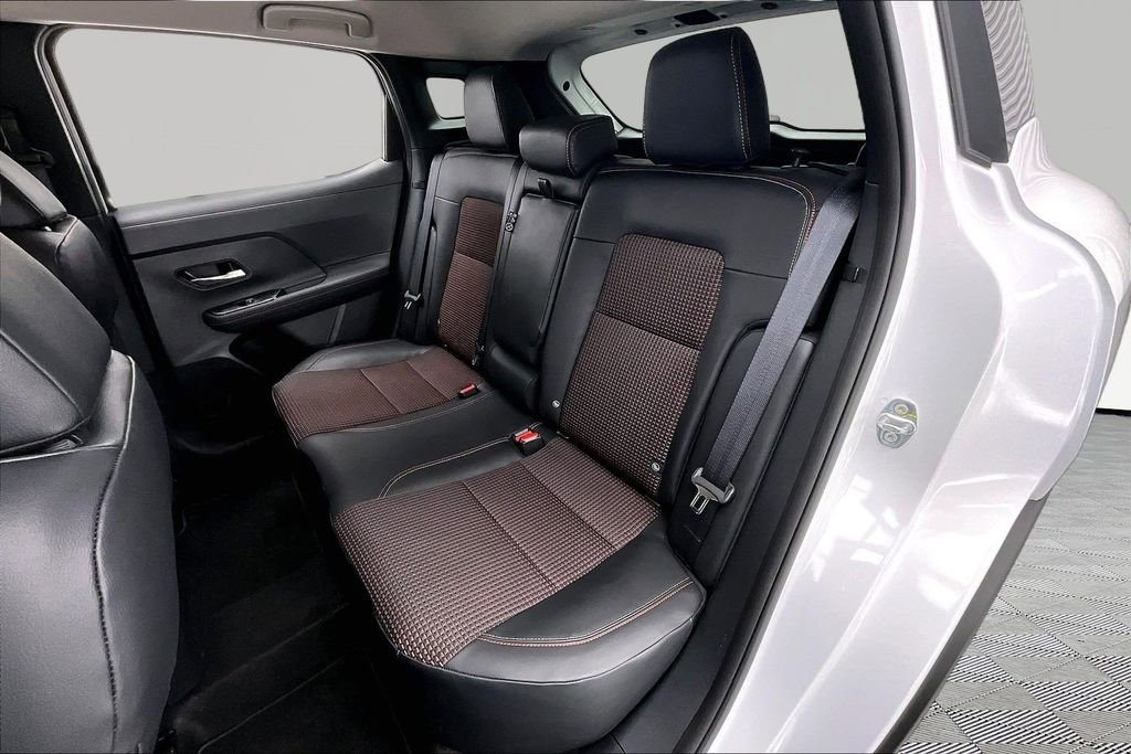 Used 2025 Nissan Kicks SR FWD image 26