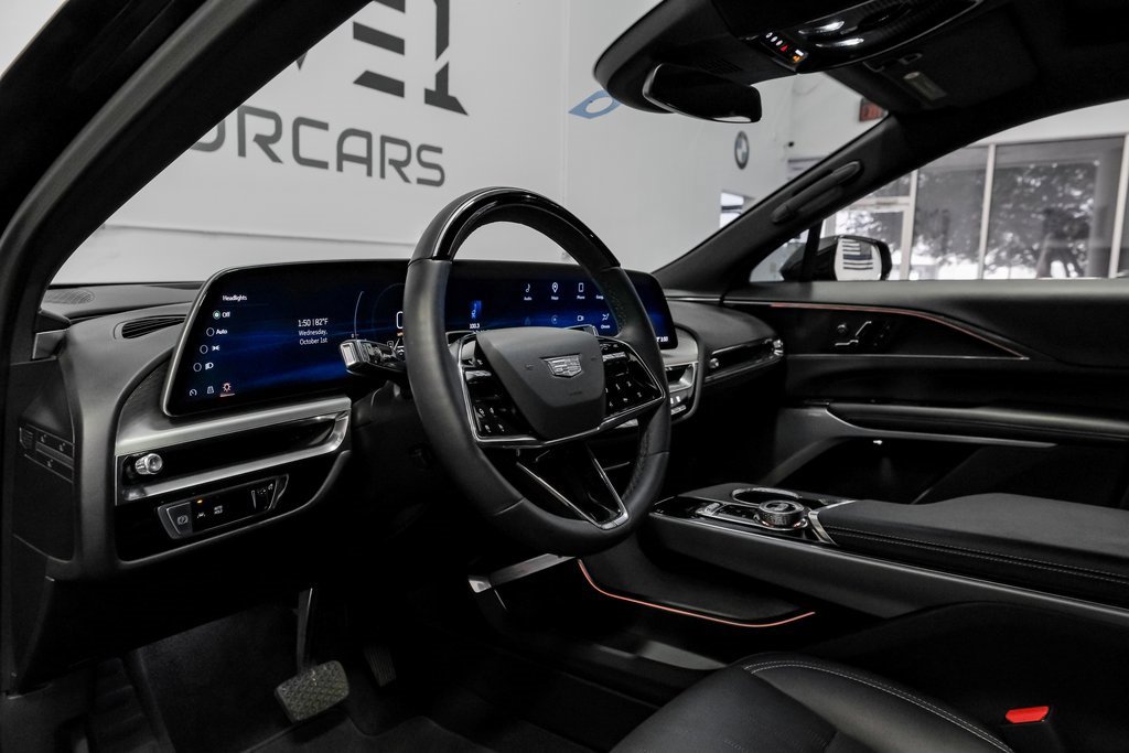 Used 2024 Cadillac Lyriq Luxury image 3