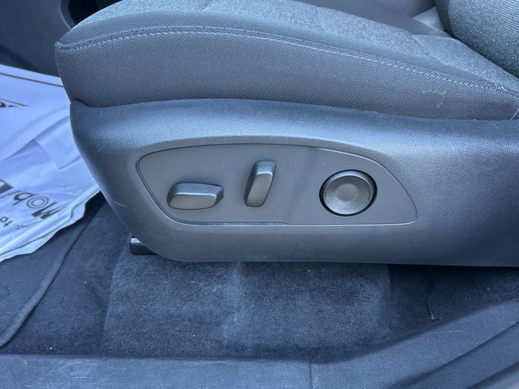 Used 2025 GMC Acadia Elevation image 16