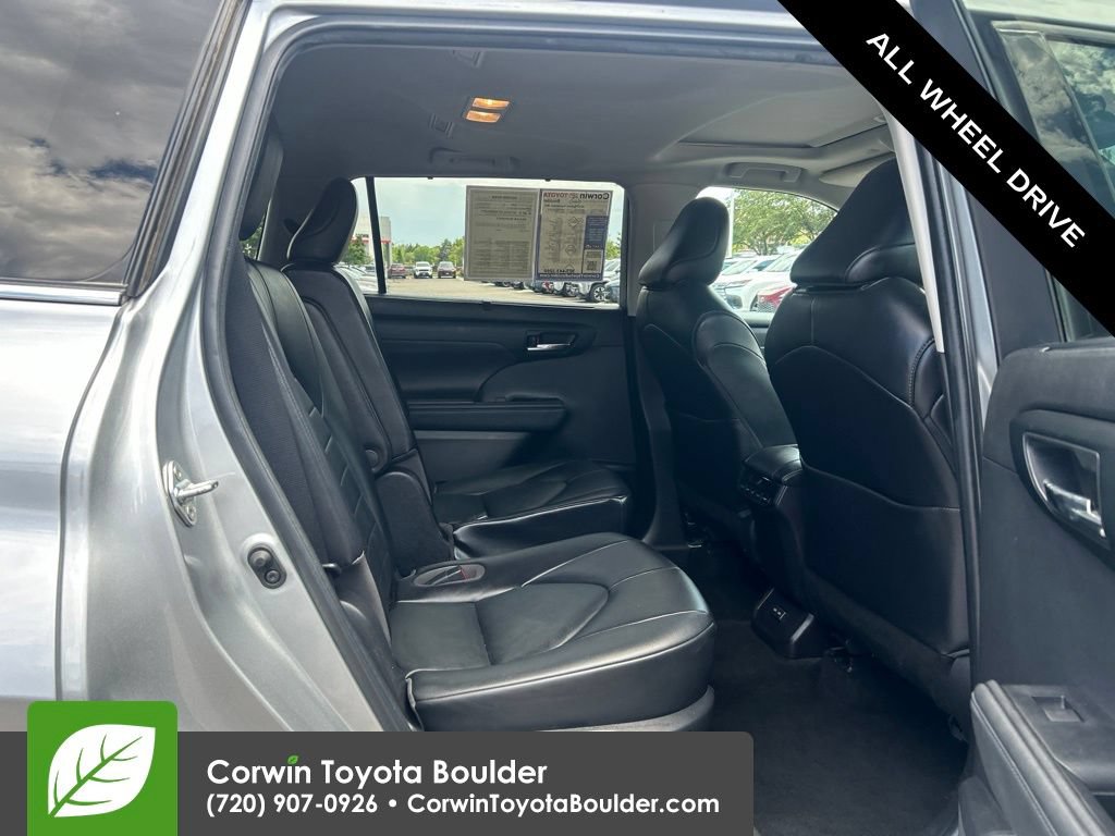 Used 2022 Toyota Highlander XLE AWD/4WD image 16
