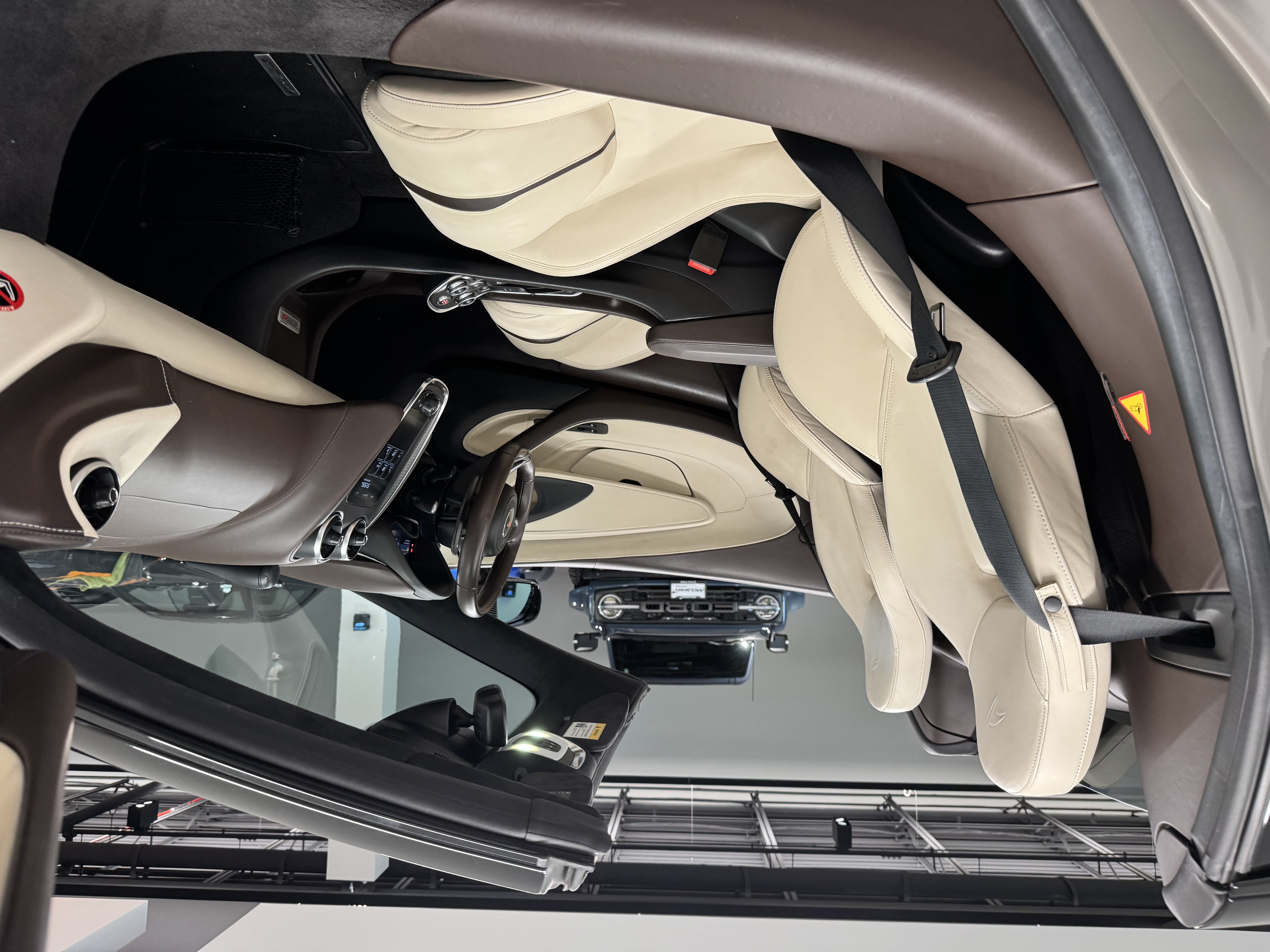 Used 2018 McLaren 570S Spider RWD image 14