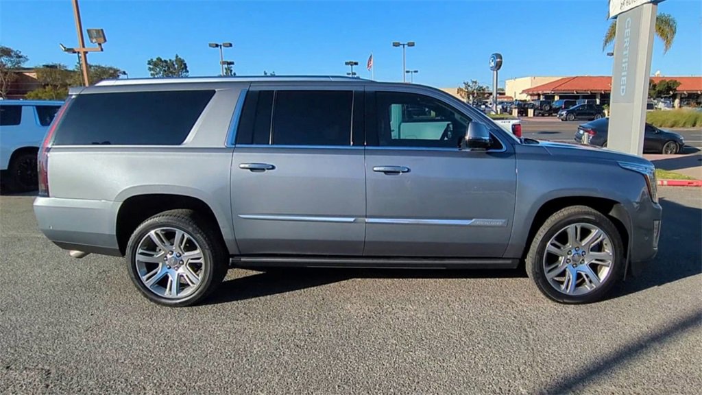 Used 2020 Cadillac Escalade ESV Premium Luxury image 9