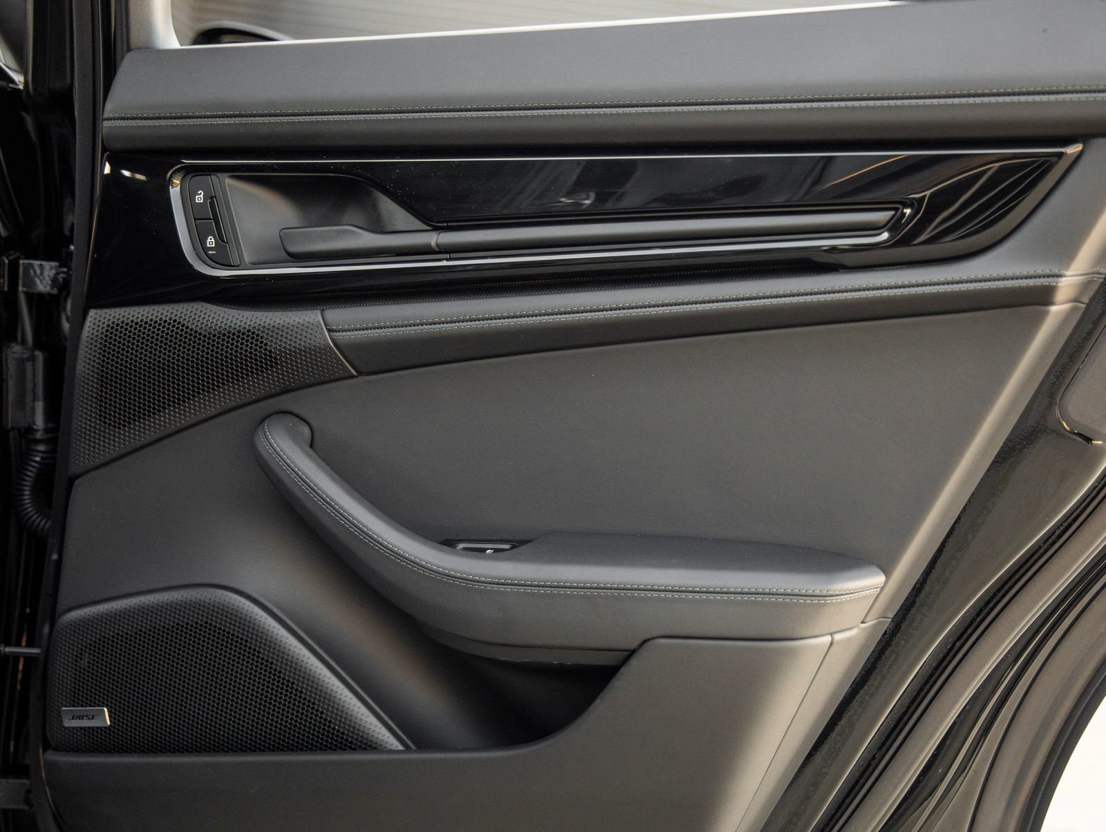 Used 2025 Porsche Panamera Turbo image 37